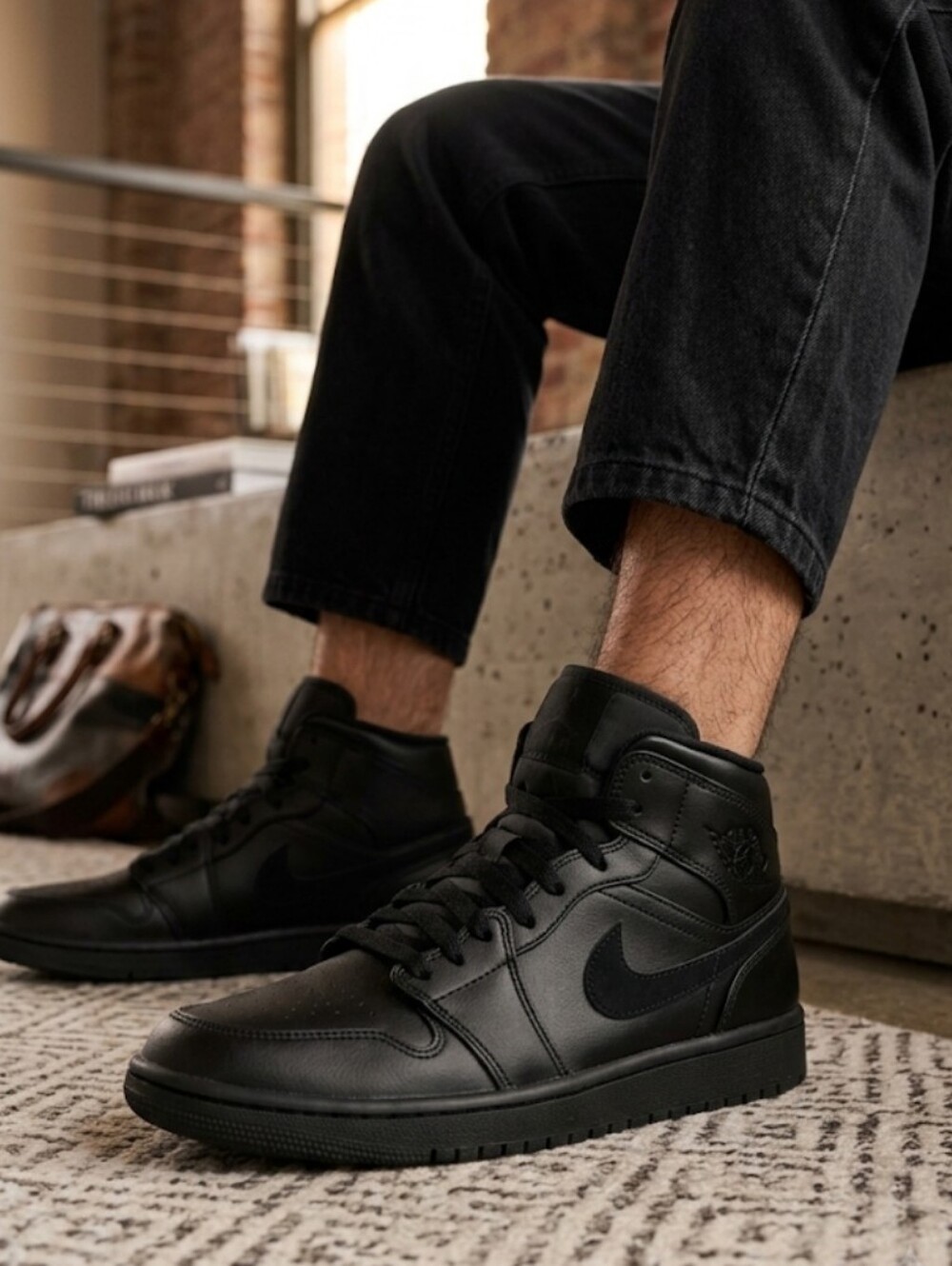 Nike Air Jordan 1 Mid "Triple Black"